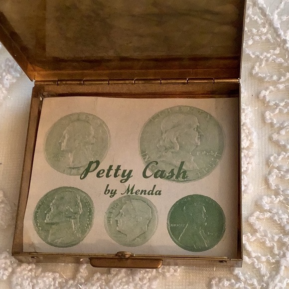 VINTAGE “MENDA” 1950s 1960s PETTY CASH 💰 COIN COMPACT CASE, Goldtone Metal - Picture 2 of 5